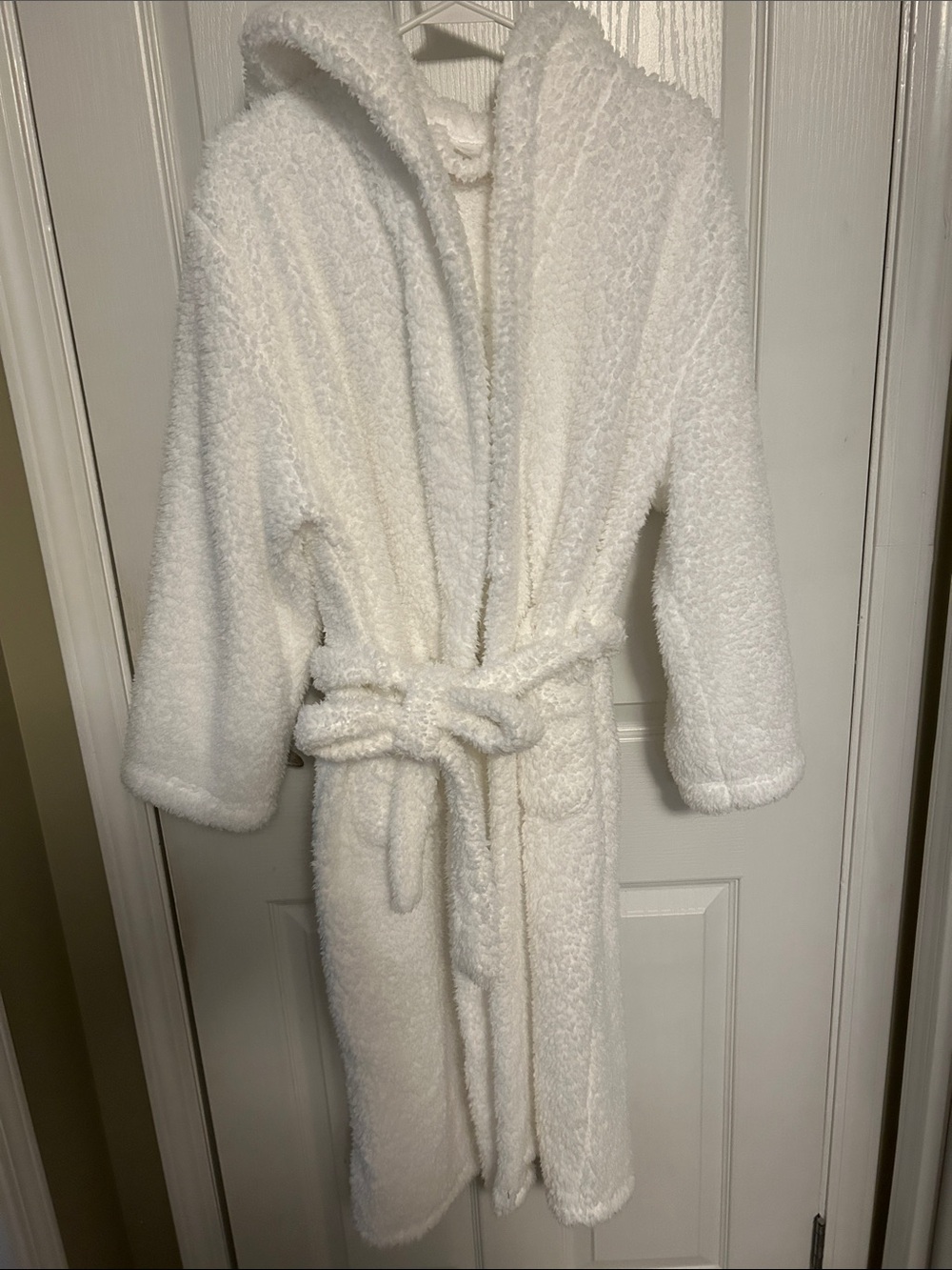 Cozy Plush White Hooded Robe with Belt and Pockets